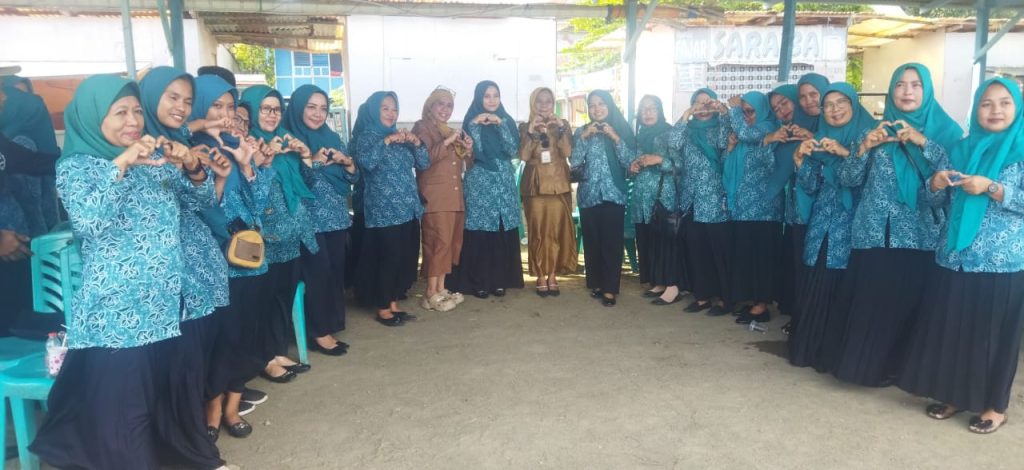 Jejak Ibu PKK di Tepi Sandeq: Semangat Kebersamaan dari Tangnga-Tangnga