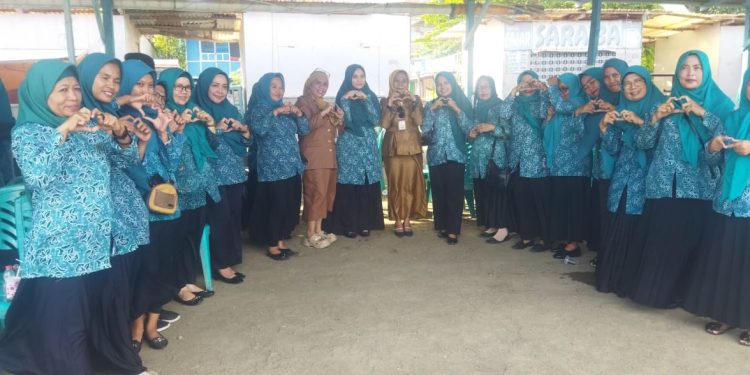 Jejak Ibu PKK di Tepi Sandeq: Semangat Kebersamaan dari Tangnga-Tangnga