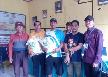 Menabur Harapan: Penyaluran Bantuan Pangan di Desa Samasundu Dimulai