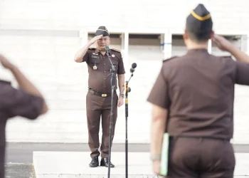 Jaga Etos Kerja Asdatun Riyadi Bayu Kristianto Pimpin Apel Pagi Kejati Sulsel Bersama Seluruh Jajaran