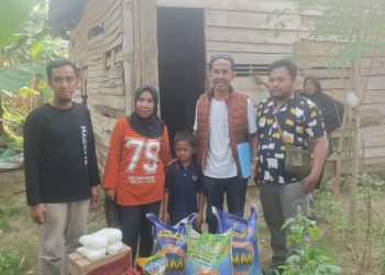Mengetuk Pintu Kepedulian: Dinas Sosial Menyerahkan Bantuan Permakanan untuk Lansia dan Anak di Luar Panti