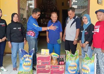 Mengetuk Pintu Kepedulian: Dinas Sosial Menyerahkan Bantuan Permakanan untuk Lansia dan Anak di Luar Panti