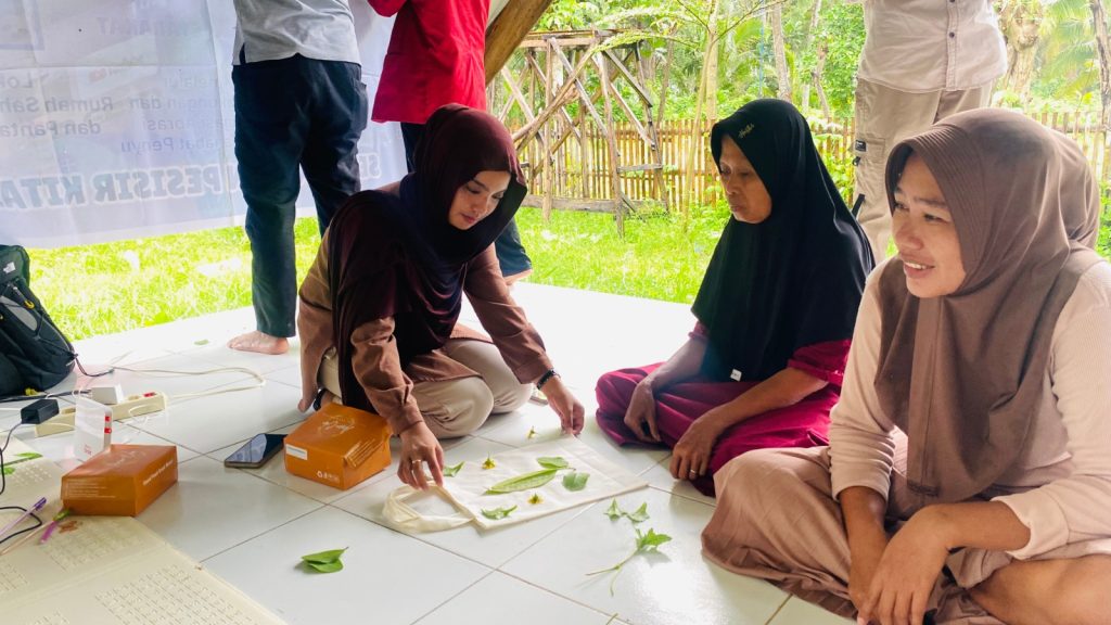 Dari Mangrove Jadi Berkah: Warga Mampie Belajar Cipta Sabun dan Eco-Printing Bersama UNSULBAR