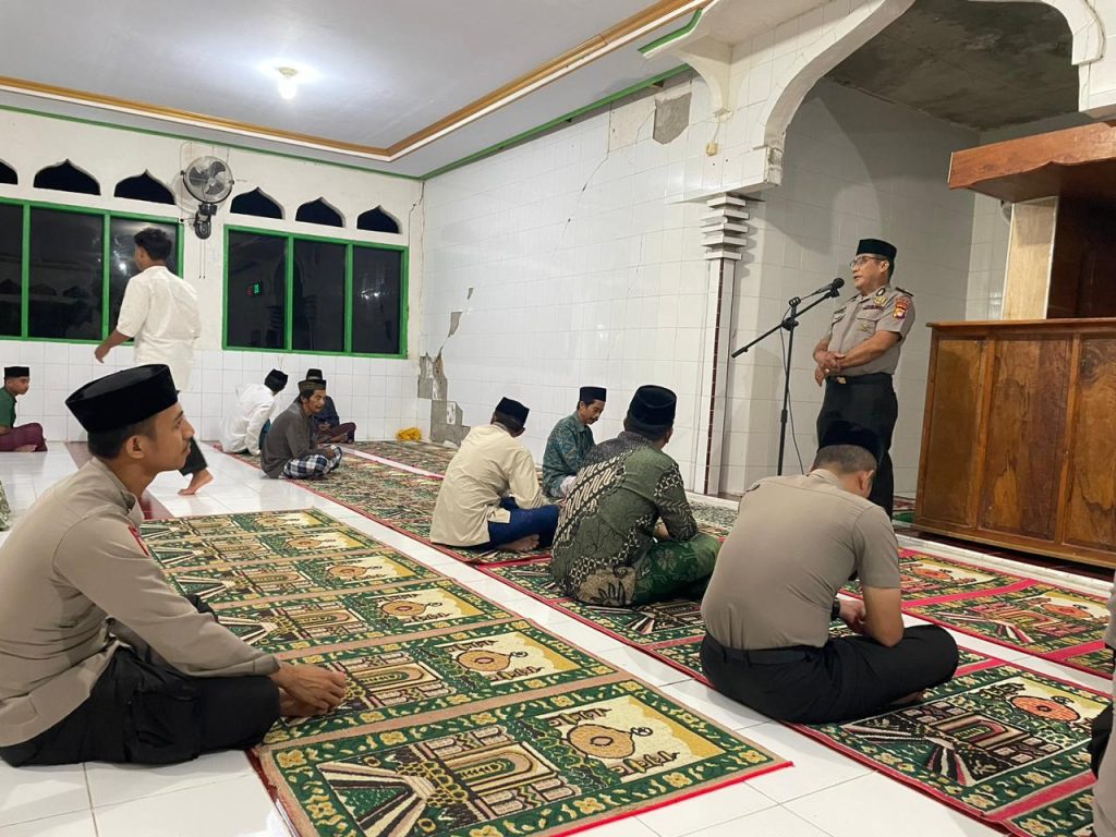 Safari Ramadhan di Masjid Darul Falihin, Kabag Ren Polres Majene Tekankan Antisipasi Balap Liar dan Bahaya Narkoba