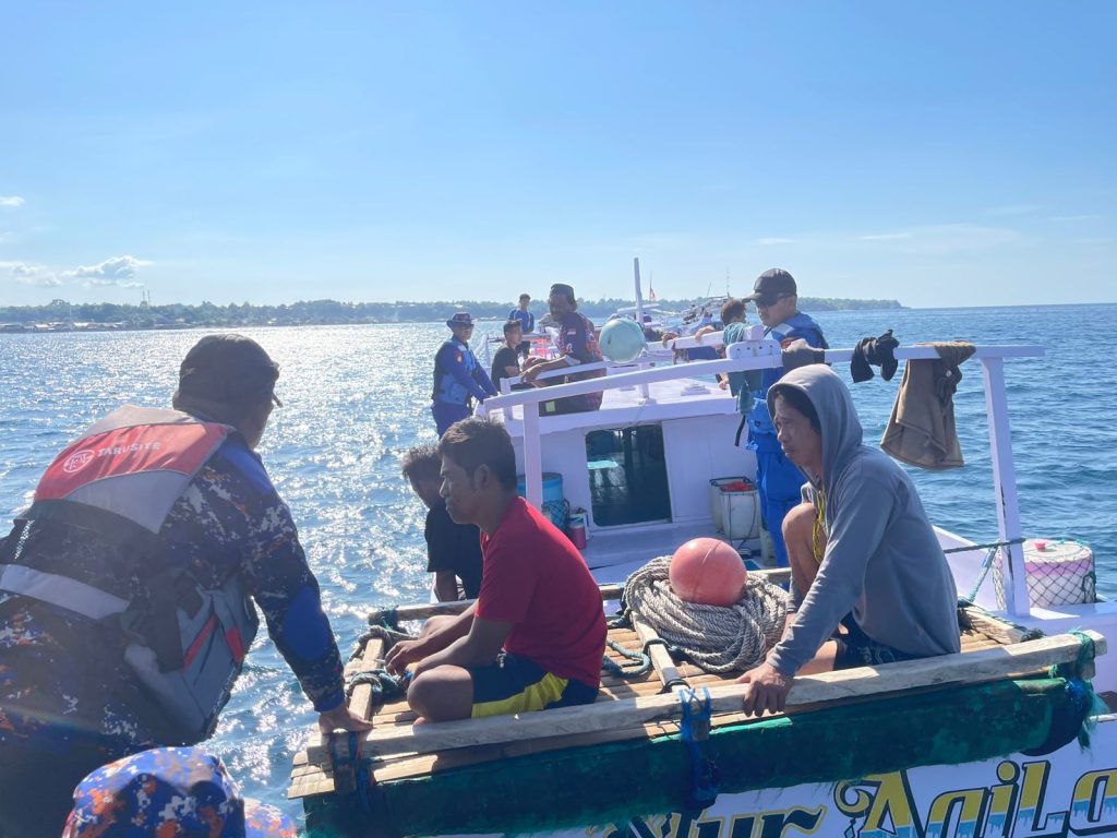 Patroli Perairan Majene, Sat Polairud Polres Majene Tekankan Keselamatan Saat Melaut Kepada Nelayan