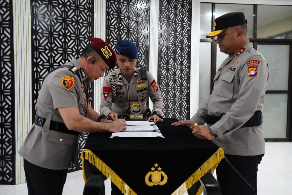 Kapolda Sulbar Pimpin Upacara Penyerahan Jabatan Dirnarkoba, Kombespol Christian Rony Putra Dapat Amanah Baru
