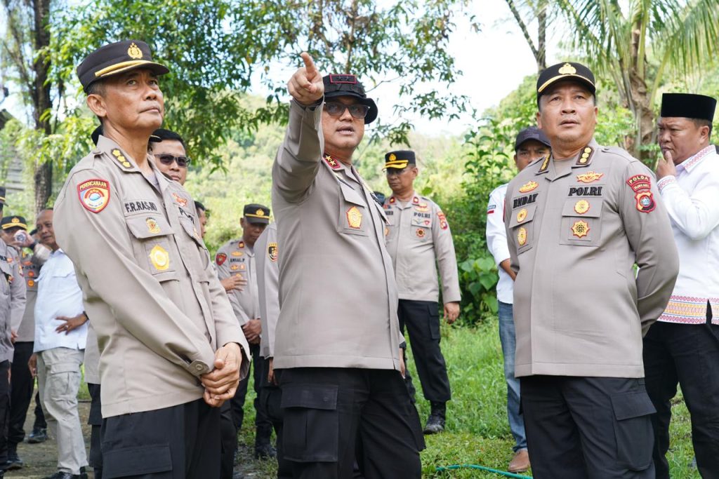 Maksimalkan Layanan di Wilayah Terpencil, Kapolda Sulbar Serahkan Kendaraan Operasional untuk Polsek Pana
