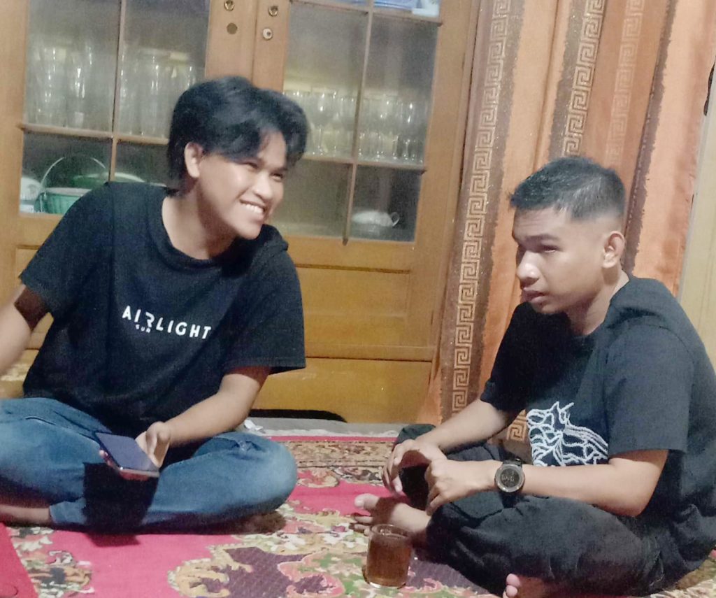 Bikin Juri dan Penonton Menangis, Rendi Ahmad Sabet Juara 1 Lomba Karaoke Campurjo