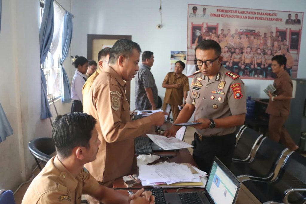 Polres Pasangkayu Perkuat Digitalisasi Lewat Verifikasi IKD dan Pengaktifan Agen Perlinsos