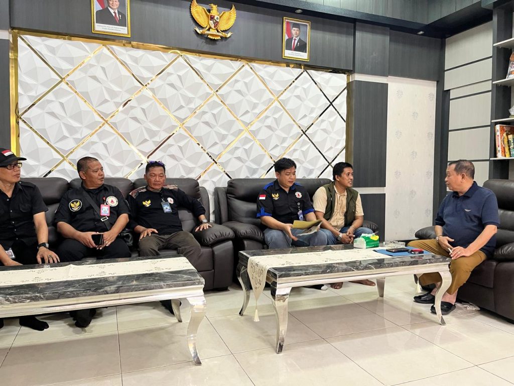 Silaturahmi ke Bupati Pasangkayu, LSM-DRBI dan IJS Disambut Positif H. Yaumil Adj