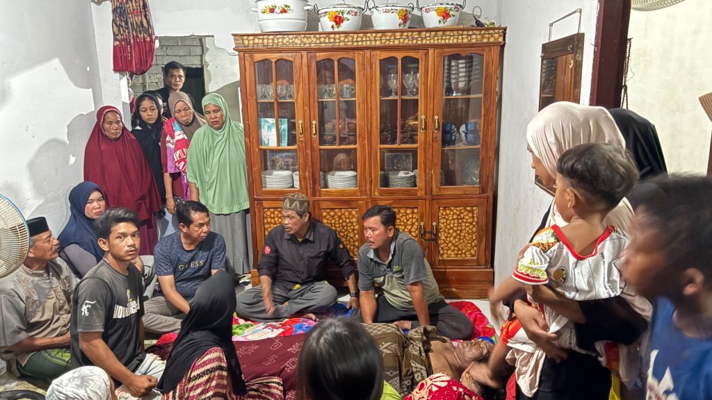 Aksi Humanis Polsek Baras Sambangi Keluarga Korban Terkaman Buaya di Sungai Lariang