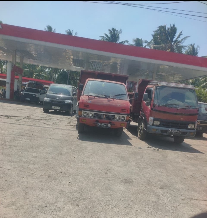 Diduga Ulah Mobil dan Motor Langsir, BBM di SPBU Sarjo Pasangkayu Cepat Habis, Pengendara Lewat Jadi Korban Antrean Panjang